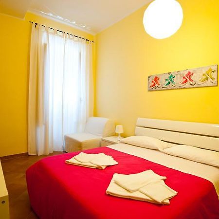 Rome Services Porta Castello Bilik gambar